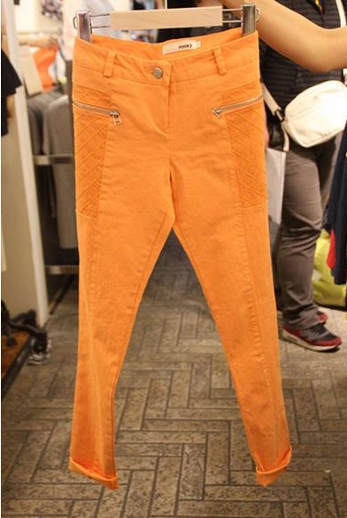 女士橙色的休闲裤